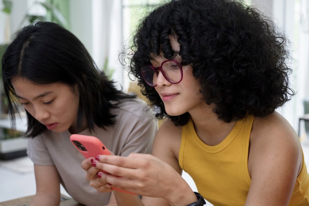 Tinder vs Bumble: Which One is Better for You?